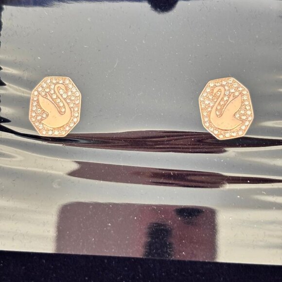 Swarovski Ladies Signum Rose Gold Tone Plated Crystal Stud Earrings New in Box - Picture 2 of 6